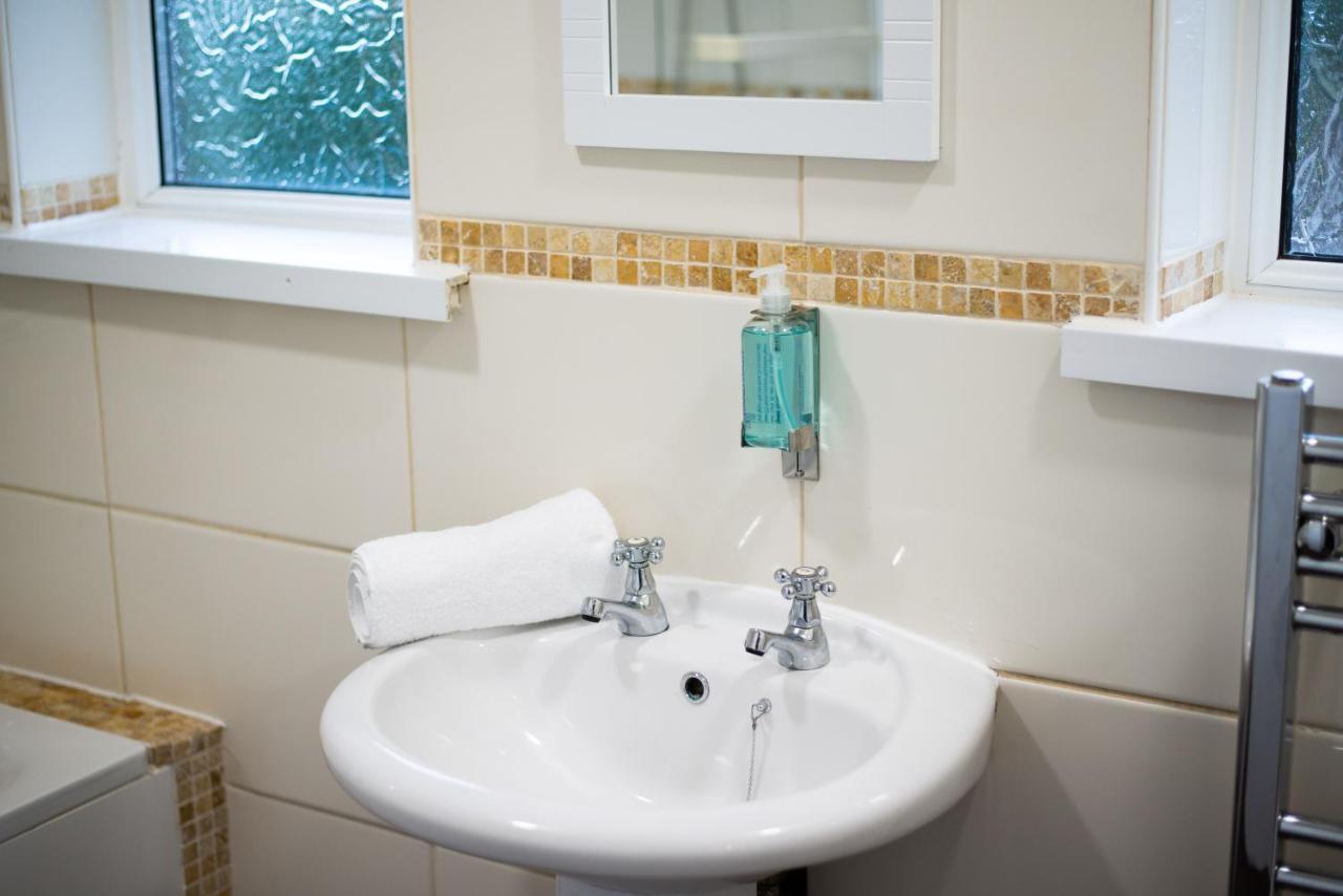 Private Parking, Garden, Close To Beach! Swansea Bagian luar foto